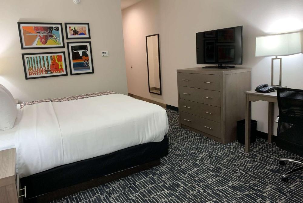 King Room - Hearing Accessible/Non-Smoking interior