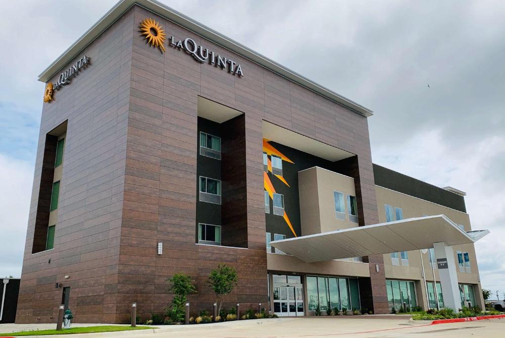La Quinta Inn & Suites by Wyndham - Red Oak TX IH-35E